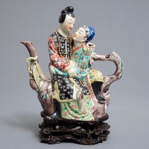 A Chinese famille rose semi-erotic teapot on wooden stand, Republic, 20th C. — photo 2