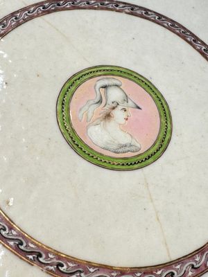 A Chinese famille rose serving dish, a covered tureen and stand with the arms of Peter van Hemert for the Danish market, Qianlong, ca. 1780 — photo 11