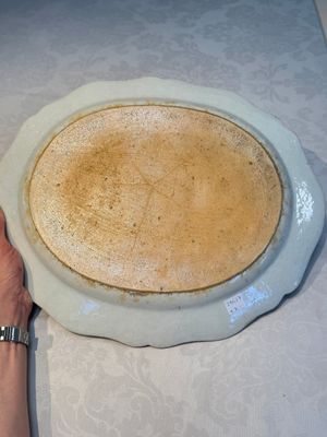 A Chinese famille rose serving dish, a covered tureen and stand with the arms of Peter van Hemert for the Danish market, Qianlong, ca. 1780 — photo 13