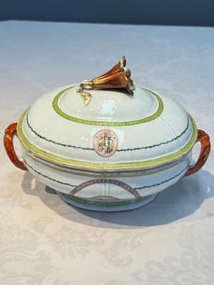 A Chinese famille rose serving dish, a covered tureen and stand with the arms of Peter van Hemert for the Danish market, Qianlong, ca. 1780 — photo 33