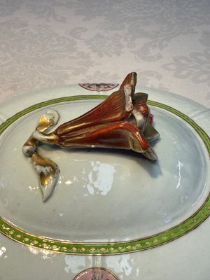 A Chinese famille rose serving dish, a covered tureen and stand with the arms of Peter van Hemert for the Danish market, Qianlong, ca. 1780 — photo 39