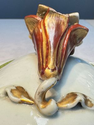 A Chinese famille rose serving dish, a covered tureen and stand with the arms of Peter van Hemert for the Danish market, Qianlong, ca. 1780 — photo 40