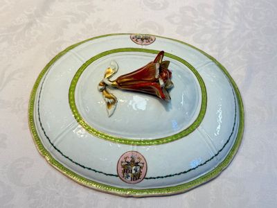 A Chinese famille rose serving dish, a covered tureen and stand with the arms of Peter van Hemert for the Danish market, Qianlong, ca. 1780 — photo 41