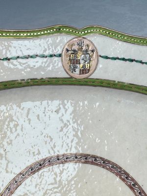 A Chinese famille rose serving dish, a covered tureen and stand with the arms of Peter van Hemert for the Danish market, Qianlong, ca. 1780 — photo 5