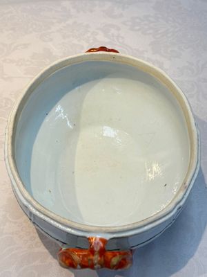 A Chinese famille rose serving dish, a covered tureen and stand with the arms of Peter van Hemert for the Danish market, Qianlong, ca. 1780 — photo 55