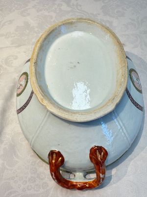 A Chinese famille rose serving dish, a covered tureen and stand with the arms of Peter van Hemert for the Danish market, Qianlong, ca. 1780 — photo 63