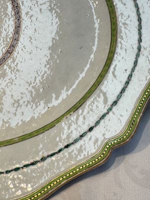 A Chinese famille rose serving dish, a covered tureen and stand with the arms of Peter van Hemert for the Danish market, Qianlong, ca. 1780 — photo 8