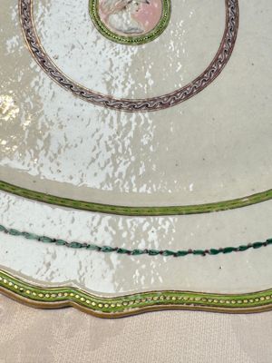 A Chinese famille rose serving dish, a covered tureen and stand with the arms of Peter van Hemert for the Danish market, Qianlong, ca. 1780 — photo 9