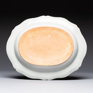A Chinese famille rose serving dish, a covered tureen and stand with the arms of Peter van Hemert for the Danish market, Qianlong, ca. 1780 — photo 12