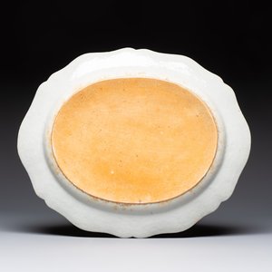A Chinese famille rose serving dish, a covered tureen and stand with the arms of Peter van Hemert for the Danish market, Qianlong, ca. 1780 — photo 10
