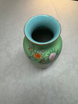 A Chinese famille rose sgraffiato lime-green-ground 'Birds among Flowering Branches' vase, Qianlong mark, 19th C. — photo 1