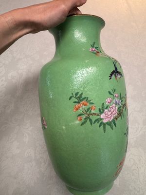 A Chinese famille rose sgraffiato lime-green-ground 'Birds among Flowering Branches' vase, Qianlong mark, 19th C. — photo 11