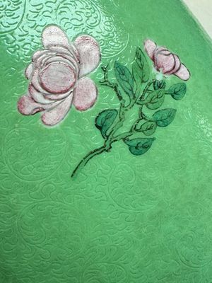 A Chinese famille rose sgraffiato lime-green-ground 'Birds among Flowering Branches' vase, Qianlong mark, 19th C. — photo 13