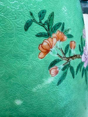 A Chinese famille rose sgraffiato lime-green-ground 'Birds among Flowering Branches' vase, Qianlong mark, 19th C. — photo 14