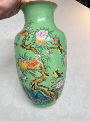 A Chinese famille rose sgraffiato lime-green-ground 'Birds among Flowering Branches' vase, Qianlong mark, 19th C. — photo 2