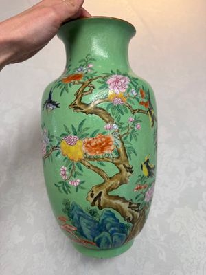 A Chinese famille rose sgraffiato lime-green-ground 'Birds among Flowering Branches' vase, Qianlong mark, 19th C. — photo 9
