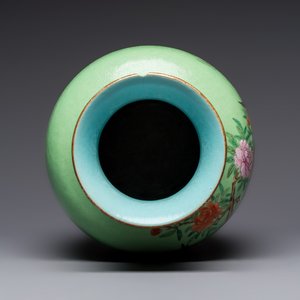 A Chinese famille rose sgraffiato lime-green-ground 'Birds among Flowering Branches' vase, Qianlong mark, 19th C. — photo 5