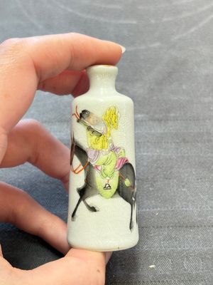 A Chinese famille rose sgraffito 'Zhang Guo Lao 張果老' snuff bottle, Daoguang mark, 19th C. — 照片 2