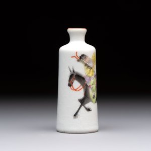 A Chinese famille rose sgraffito 'Zhang Guo Lao 張果老' snuff bottle, Daoguang mark, 19th C. — 照片 4