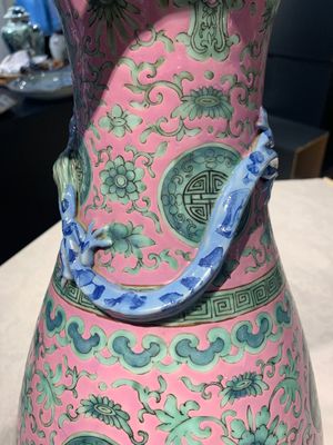 A Chinese famille rose 'shou and chilong' vase, 19th C. — foto 11