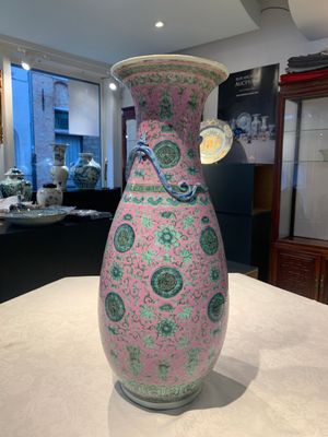 A Chinese famille rose 'shou and chilong' vase, 19th C. — foto 4