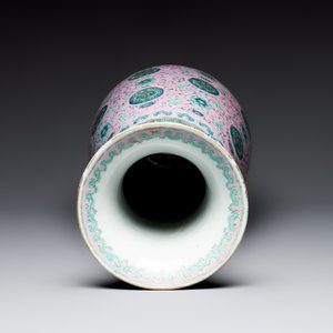 A Chinese famille rose 'shou and chilong' vase, 19th C. — foto 4
