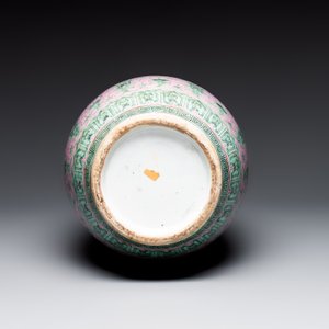 A Chinese famille rose 'shou and chilong' vase, 19th C. — foto 5