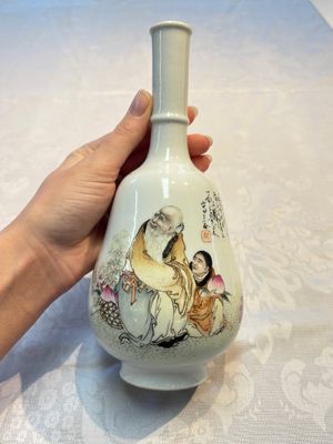 A Chinese famille rose 'Shoulao' bottle vase, signed Wang Qi 王琦, Taozhai 匋斋 seal mark, dated 1943 — photo 1