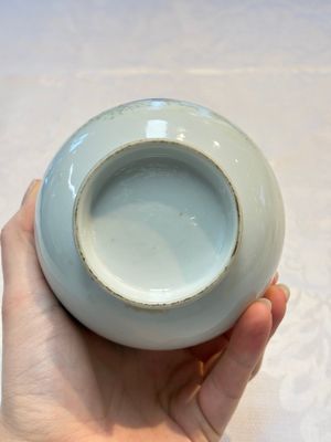 A Chinese famille rose 'Shoulao' bottle vase, signed Wang Qi 王琦, Taozhai 匋斋 seal mark, dated 1943 — photo 7