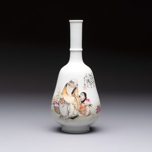 A Chinese famille rose 'Shoulao' bottle vase, signed Wang Qi 王琦, Taozhai 匋斋 seal mark, dated 1943 — photo 1