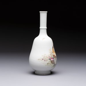 A Chinese famille rose 'Shoulao' bottle vase, signed Wang Qi 王琦, Taozhai 匋斋 seal mark, dated 1943 — photo 4
