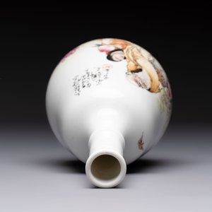 A Chinese famille rose 'Shoulao' bottle vase, signed Wang Qi 王琦, Taozhai 匋斋 seal mark, dated 1943 — photo 5