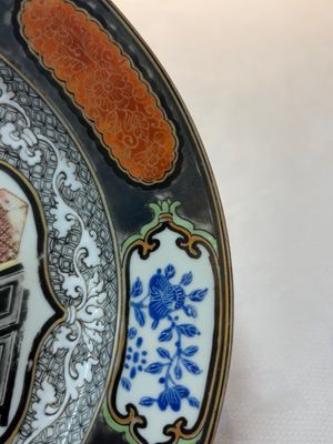 A Chinese famille rose silver and gilt-decorated plate with a lady playing guqin, Yongzheng/Qianlong — photo 6