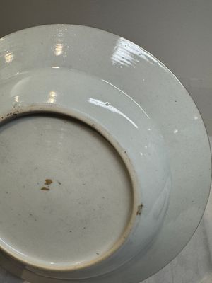 A Chinese famille rose silver and gilt-decorated plate with figural design, Yongzheng/Qianlong — photo 11