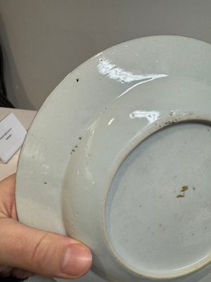 A Chinese famille rose silver and gilt-decorated plate with figural design, Yongzheng/Qianlong — photo 10