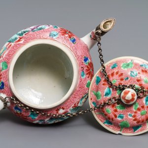 A Chinese famille rose silver-mounted teapot and cover, Yongzheng — 照片 6