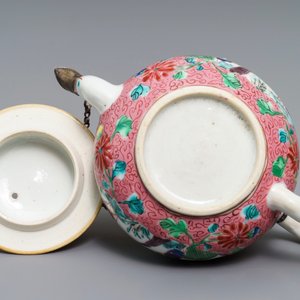 A Chinese famille rose silver-mounted teapot and cover, Yongzheng — 照片 7