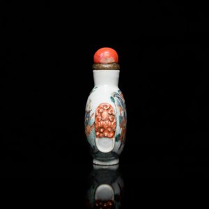 A Chinese famille rose snuff bottle, Qianlong mark, 19th C. — 照片 2