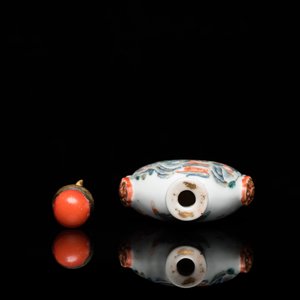 A Chinese famille rose snuff bottle, Qianlong mark, 19th C. — 照片 5