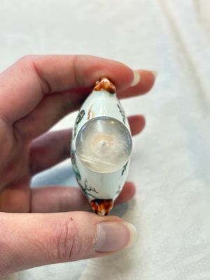 A Chinese famille rose snuff bottle with figural design, 19th C. — photo 5
