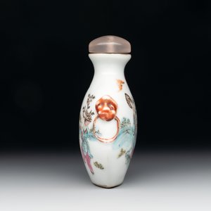 A Chinese famille rose snuff bottle with figural design, 19th C. — photo 4