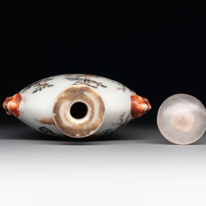 A Chinese famille rose snuff bottle with figural design, 19th C. — photo 5