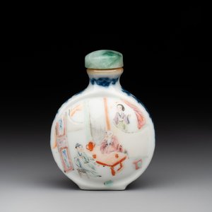A Chinese famille rose snuff bottle with jadeite stopper, Jiaqing mark and of the period — 照片 1