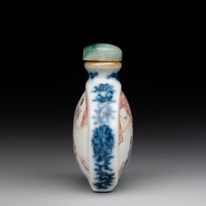 A Chinese famille rose snuff bottle with jadeite stopper, Jiaqing mark and of the period — 照片 2