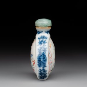 A Chinese famille rose snuff bottle with jadeite stopper, Jiaqing mark and of the period — 照片 4