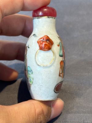A Chinese famille rose snuff bottle with narrative design, Tongzhi mark and of the period — photo 2