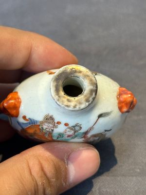 A Chinese famille rose snuff bottle with narrative design, Tongzhi mark and of the period — photo 6