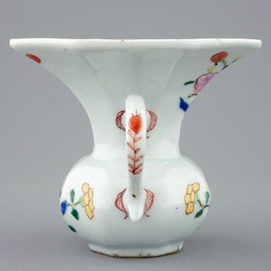 A Chinese famille rose spittoon, Yongzheng/Qianlong — photo 3