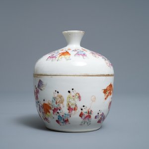 A Chinese famille rose 'spring festival' bowl and cover, Guangxu mark, 19/20th C. — 照片 2