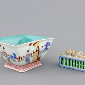 A Chinese famille rose square bowl and reticulated box, 19/20th C. — photo 1